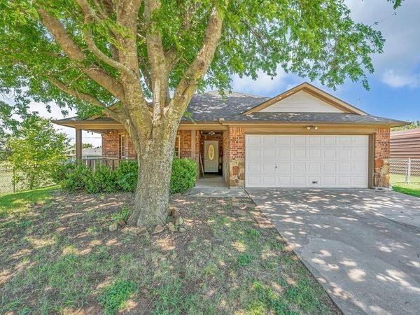 137 Noelle Road , Whitney, TX 76692
