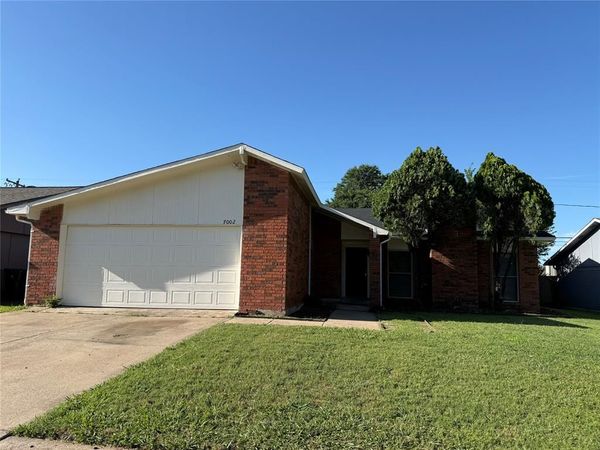 7002 Forestview Drive, Arlington, TX 76016