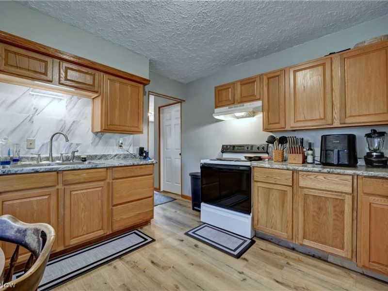 110 8th Street SW, New Philadelphia, OH 44663 Photo 4