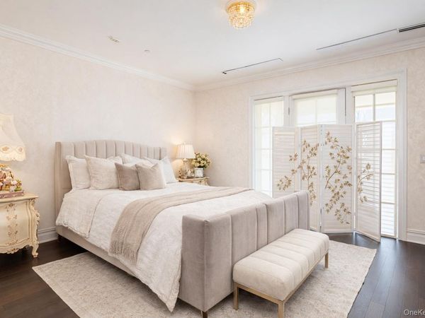 3000 Royal Court , Unit 3201, North Hills, NY 11040