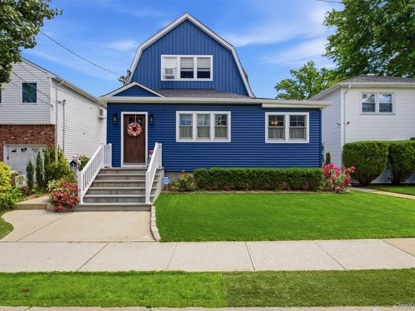 72 E Hitchcock Avenue , Floral Park, NY 11001