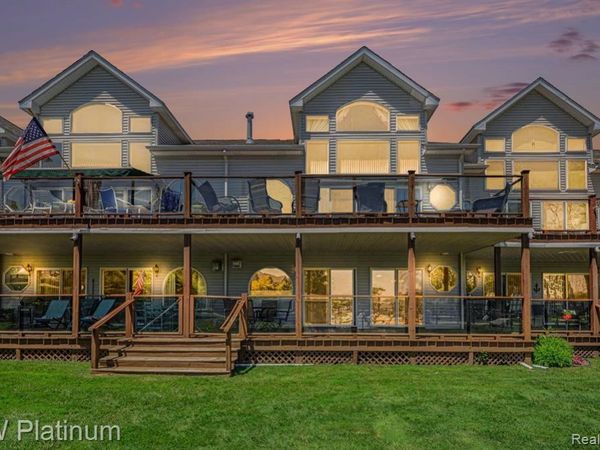 37860 Jefferson Avenue, Harrison Twp, MI 48045