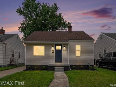 27825 Van Howe Street , Roseville, MI 48066