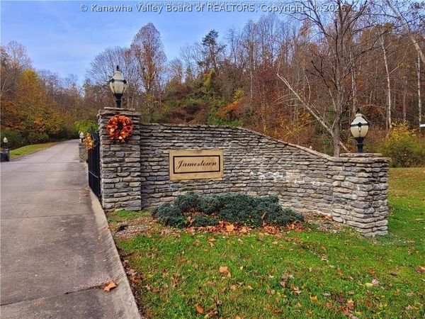 1 Delaware Drive, Hurricane, WV 25526