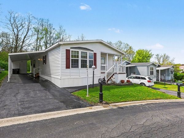 700 Hillcrest Lane , Crystal Lake, IL 60014