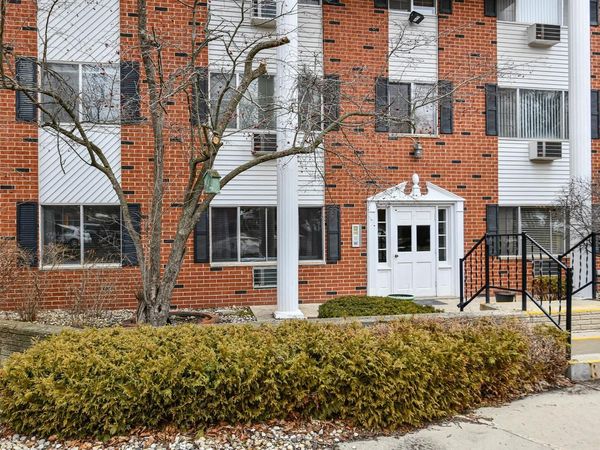 255 Elmwood AVENUE, Unit 205, Lake Geneva, WI 53147