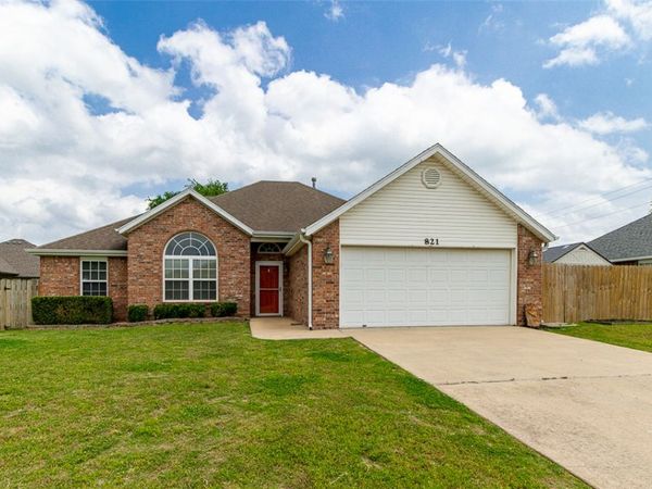821 Topaz Street , Lowell, AR 72745