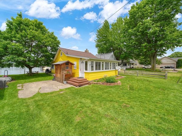 392 Egan , Brooklyn, MI 49230