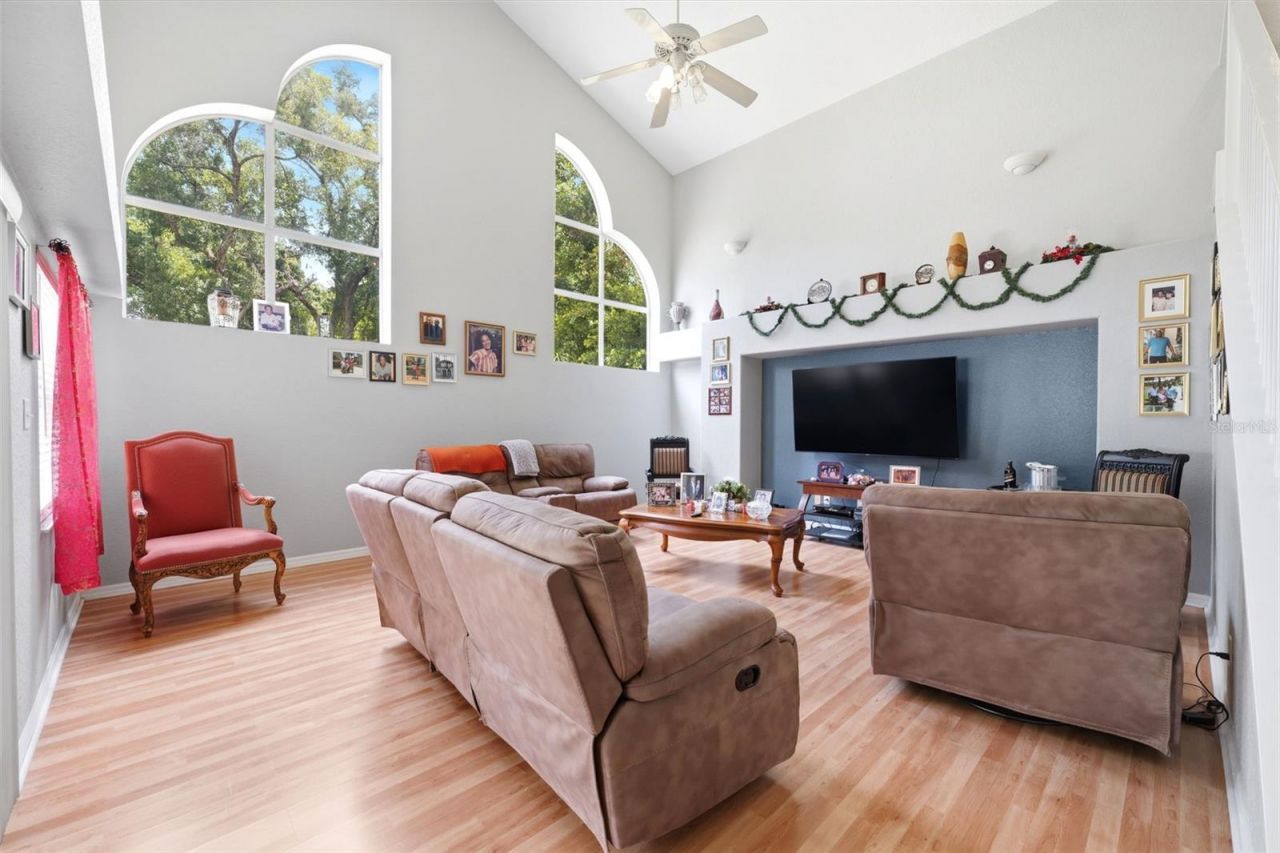 2112 Heritage Crest Drive , Valrico, FL 33594 Photo