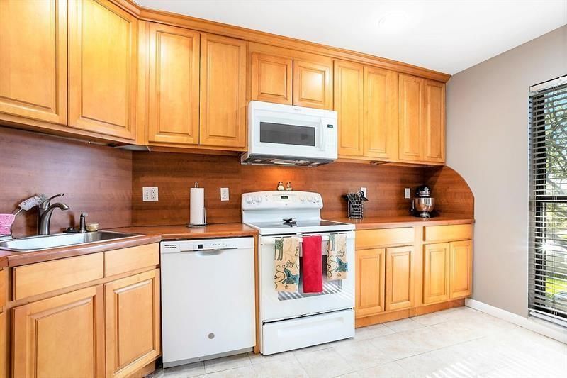1700 Presidential Way, Unit 203, West Palm Beach, FL 33401 Photo