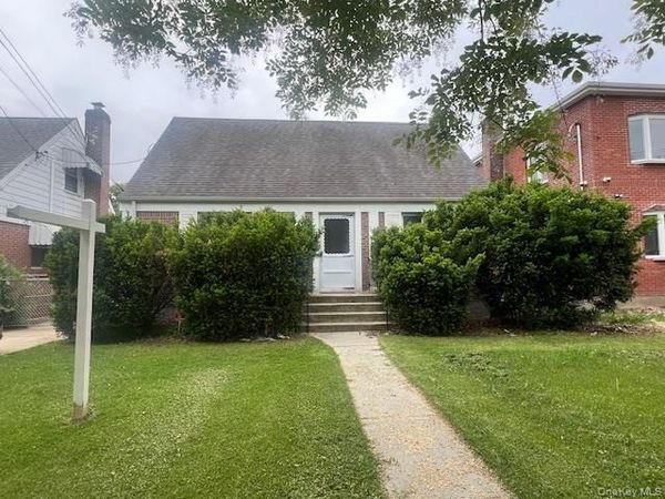 7608 269th Street , New Hyde Park, NY 11040
