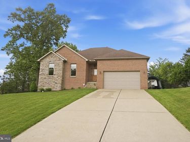 34 HARRINGTON WAY, GREENSBURG, PA 15601