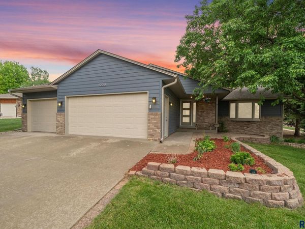 1000 N Richmond Cir, Sioux Falls, SD 57103