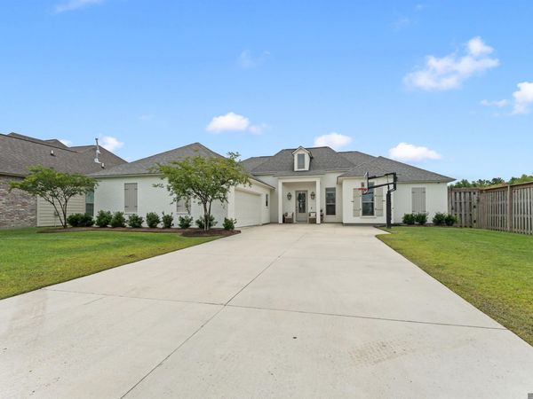 581 White Egret Dr, Saint George, LA 70810