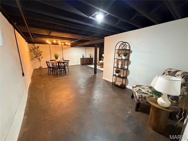 5527 Goethe Avenue, St Louis, MO 63109