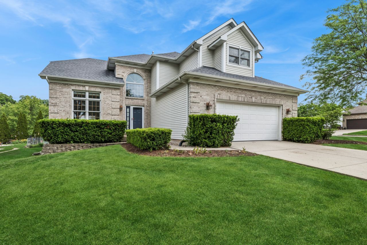 615 Wood Creek Drive , Antioch, IL 60002
