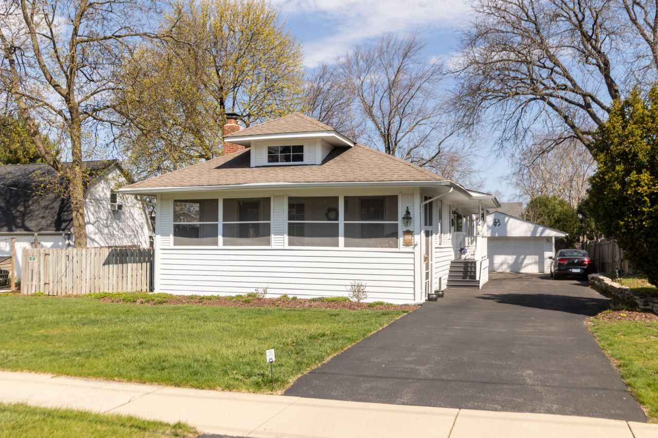 219 W Oak Avenue , Wheaton, IL 60187
