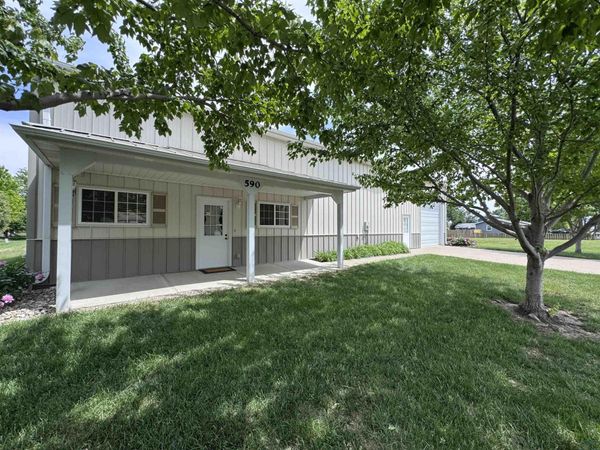 590 Lakeshore Dr, McCook Lake, SD 57049