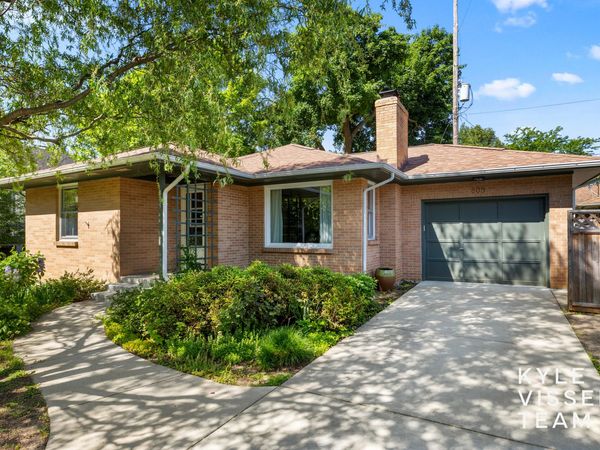 805 Rosewood Avenue SE, East Grand Rapids, MI 49506