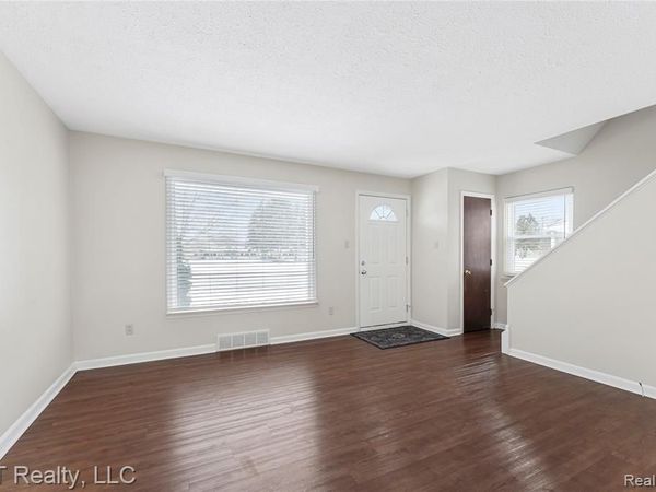 2629 West Road , Trenton, MI 48183