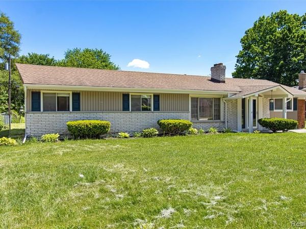 51056 Fairlane Drive, Shelby Twp, MI 48316