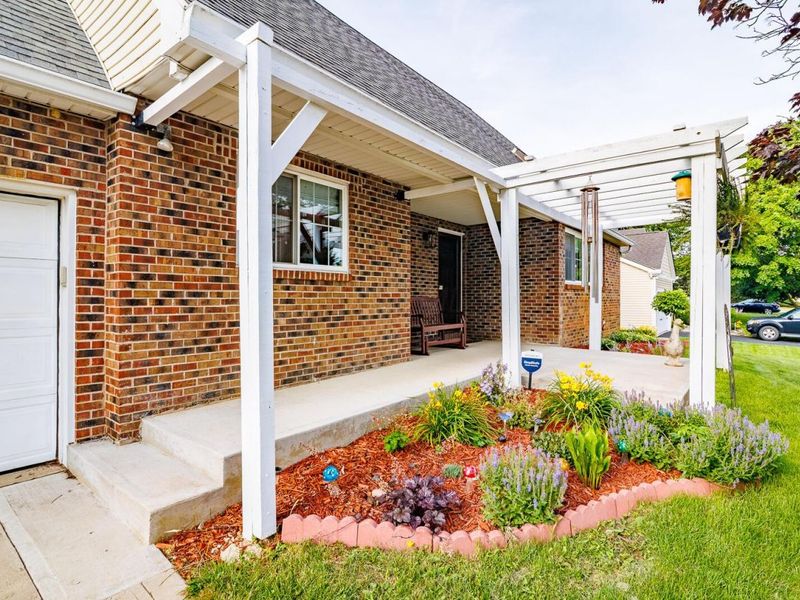 6378 Youngland Drive, Columbus, OH 43228 Photo 1