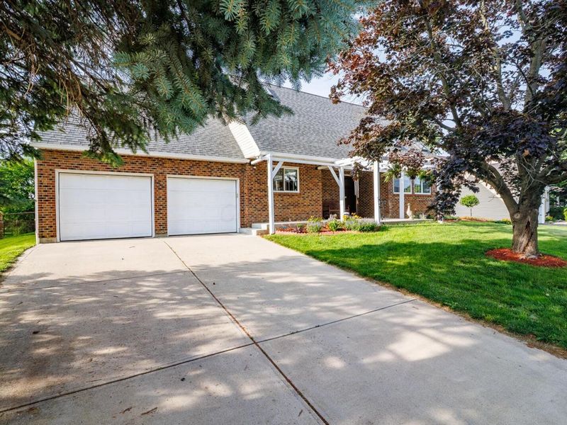 6378 Youngland Drive, Columbus, OH 43228 Photo 2