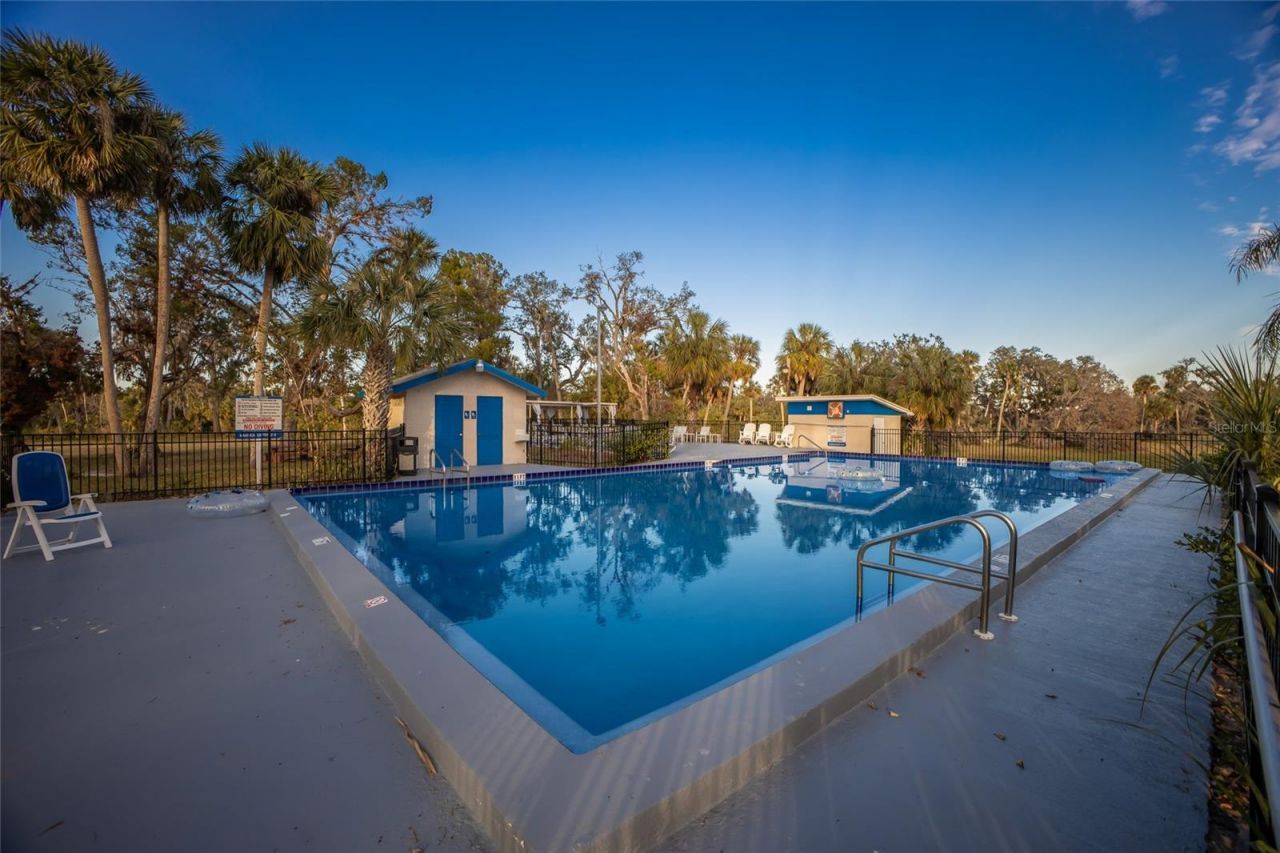 921 Faith Circle E, Unit 6, Bradenton, FL 34212 Photo