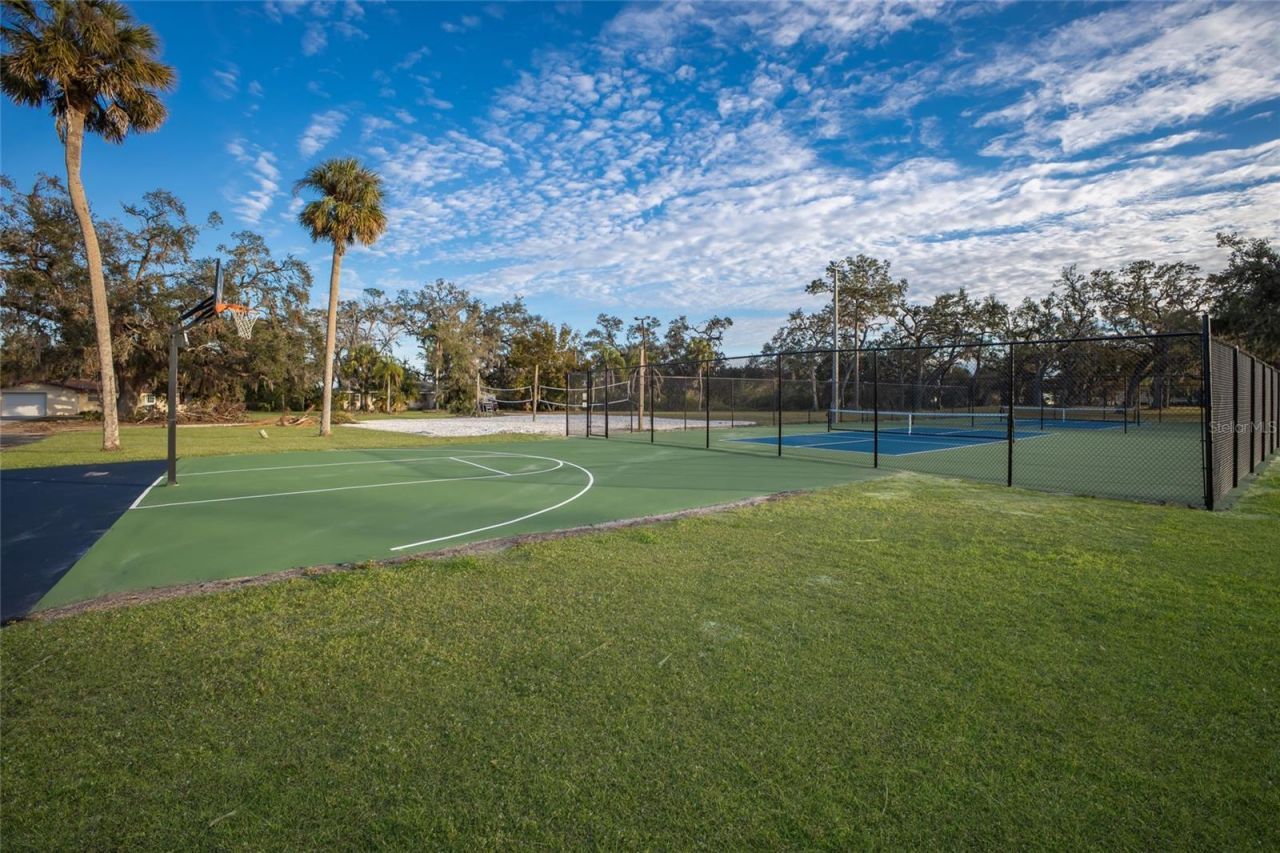 921 Faith Circle E, Unit 6, Bradenton, FL 34212 Photo