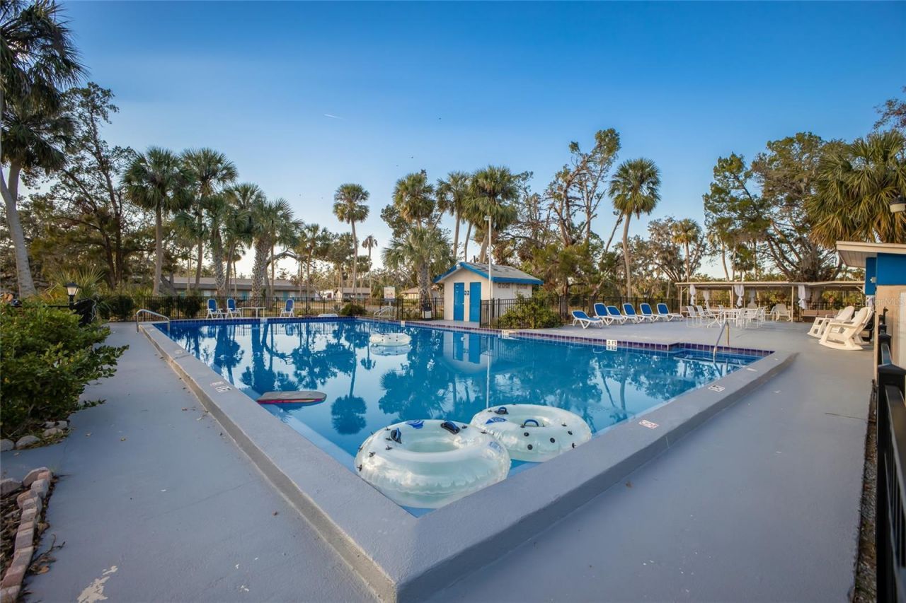 921 Faith Circle E, Unit 6, Bradenton, FL 34212 Photo