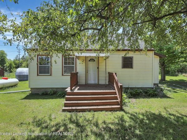 946 E Henry Street, Charlotte, MI 48813