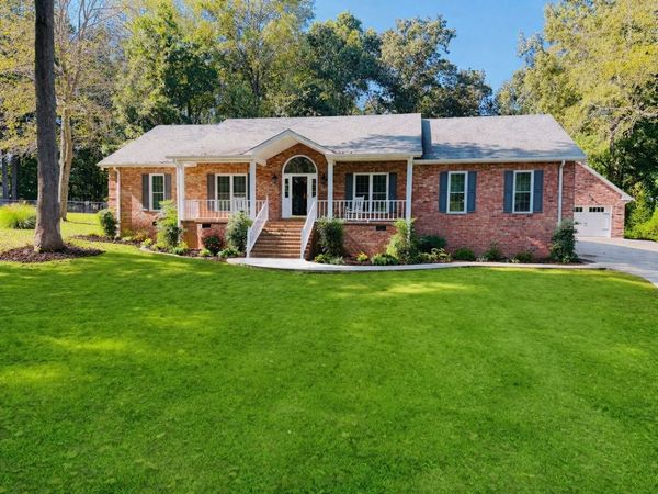 320 Spring Valley Dr , Cottontown, TN 37048