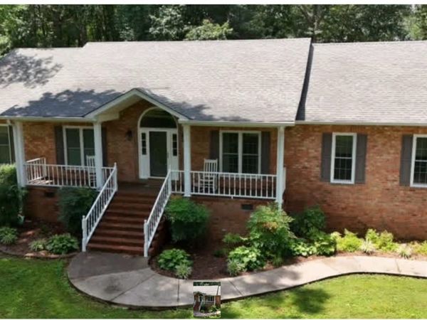 320 Spring Valley Dr, Cottontown, TN 37048