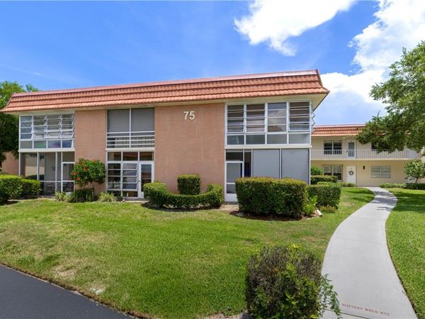 75 Royal Oak Court, Unit 202, Vero Beach, FL 32962