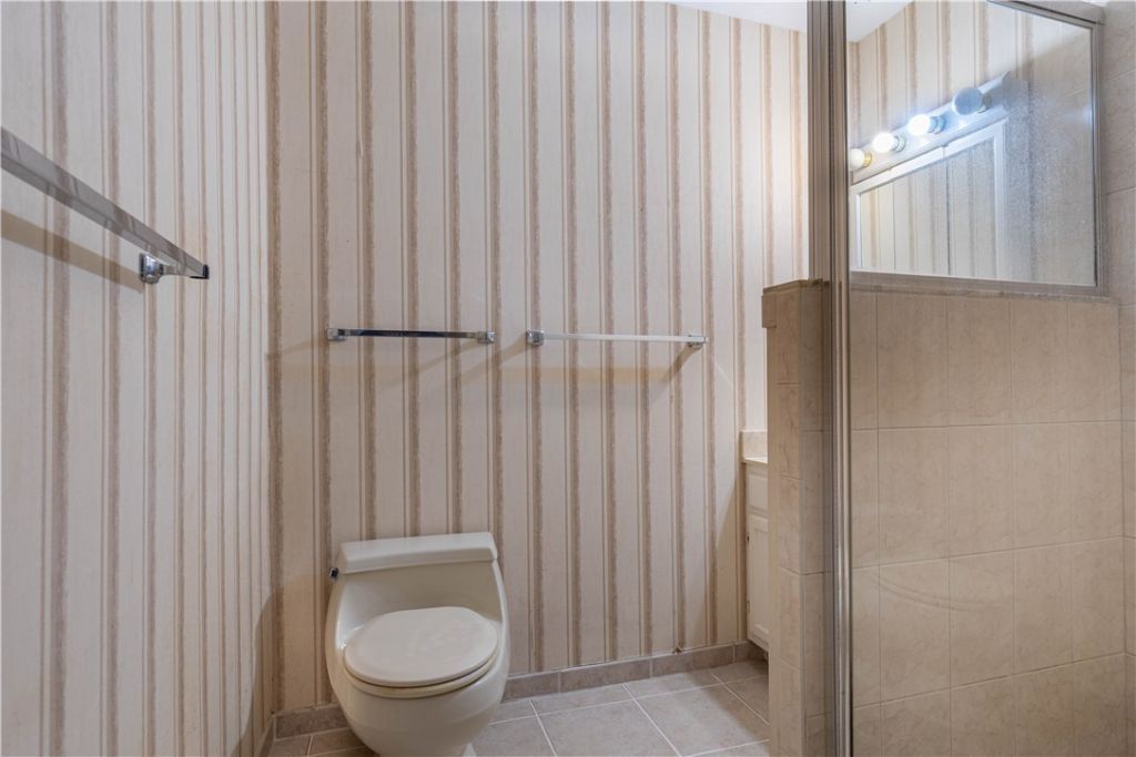 75 Royal Oak Court, Unit 202, Vero Beach, FL 32962 Photo