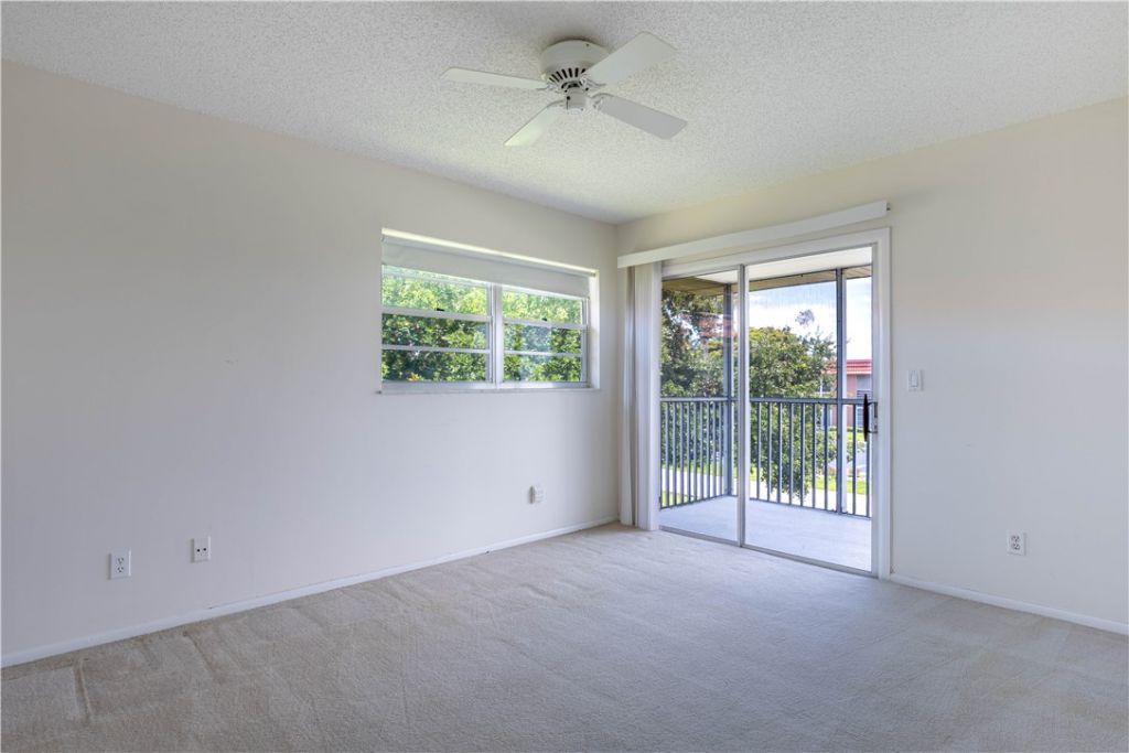 75 Royal Oak Court, Unit 202, Vero Beach, FL 32962 Photo