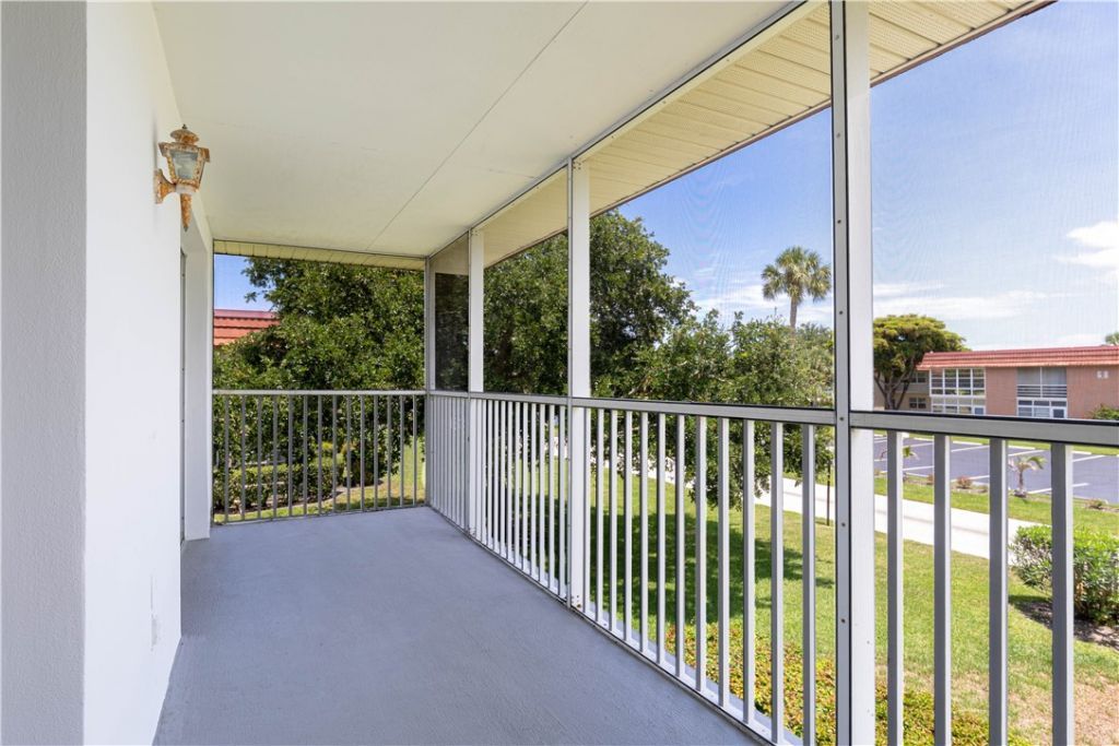 75 Royal Oak Court, Unit 202, Vero Beach, FL 32962 Photo