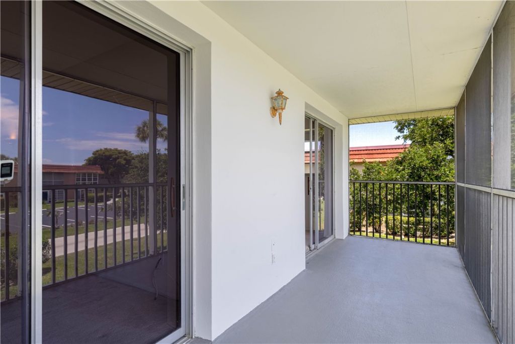 75 Royal Oak Court, Unit 202, Vero Beach, FL 32962 Photo