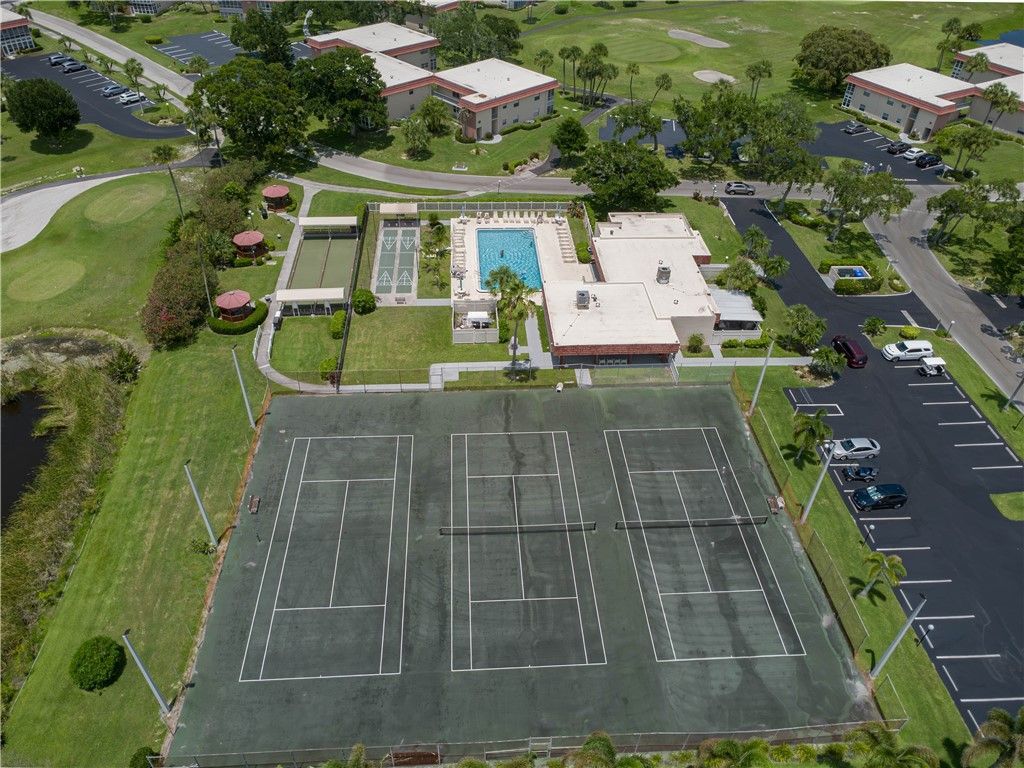 75 Royal Oak Court, Unit 202, Vero Beach, FL 32962 Photo