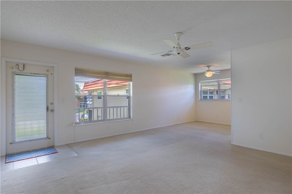 75 Royal Oak Court, Unit 202, Vero Beach, FL 32962 Photo