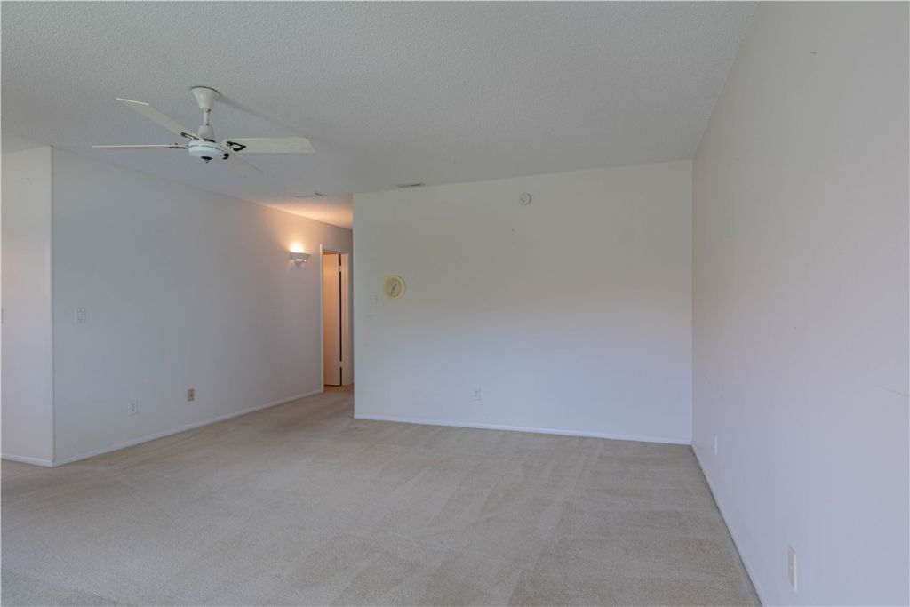 75 Royal Oak Court, Unit 202, Vero Beach, FL 32962 Photo