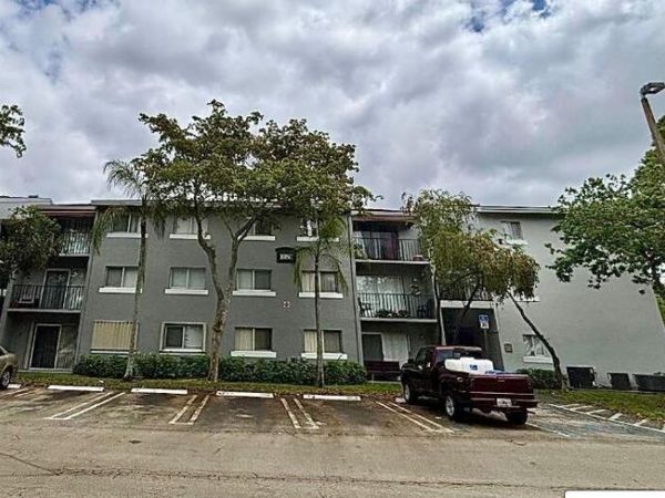 1080 N Benoist Farms Road, Unit 204, West Palm Beach, FL 33411