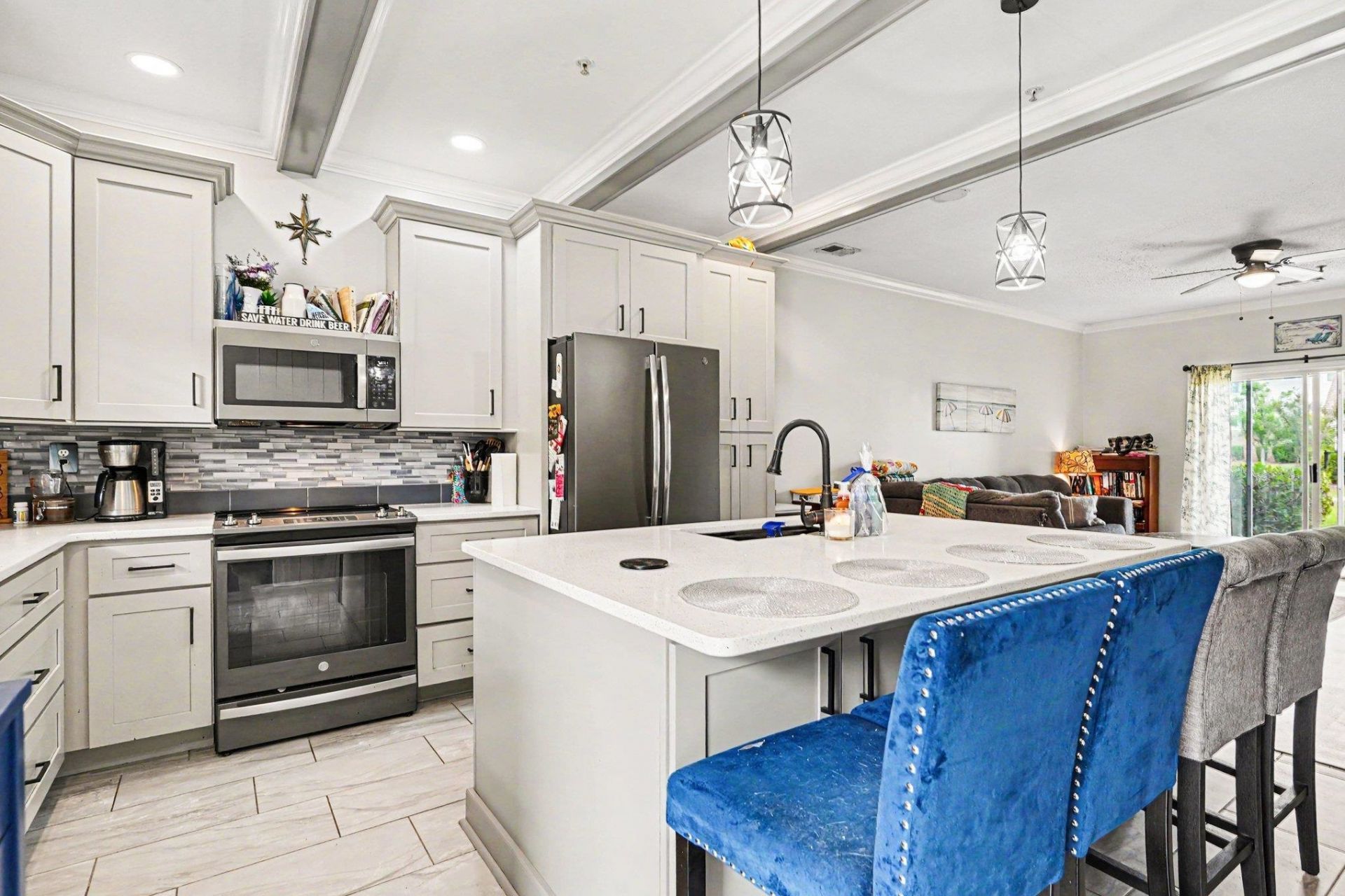 604 Heathrow Dr.  Photo 10