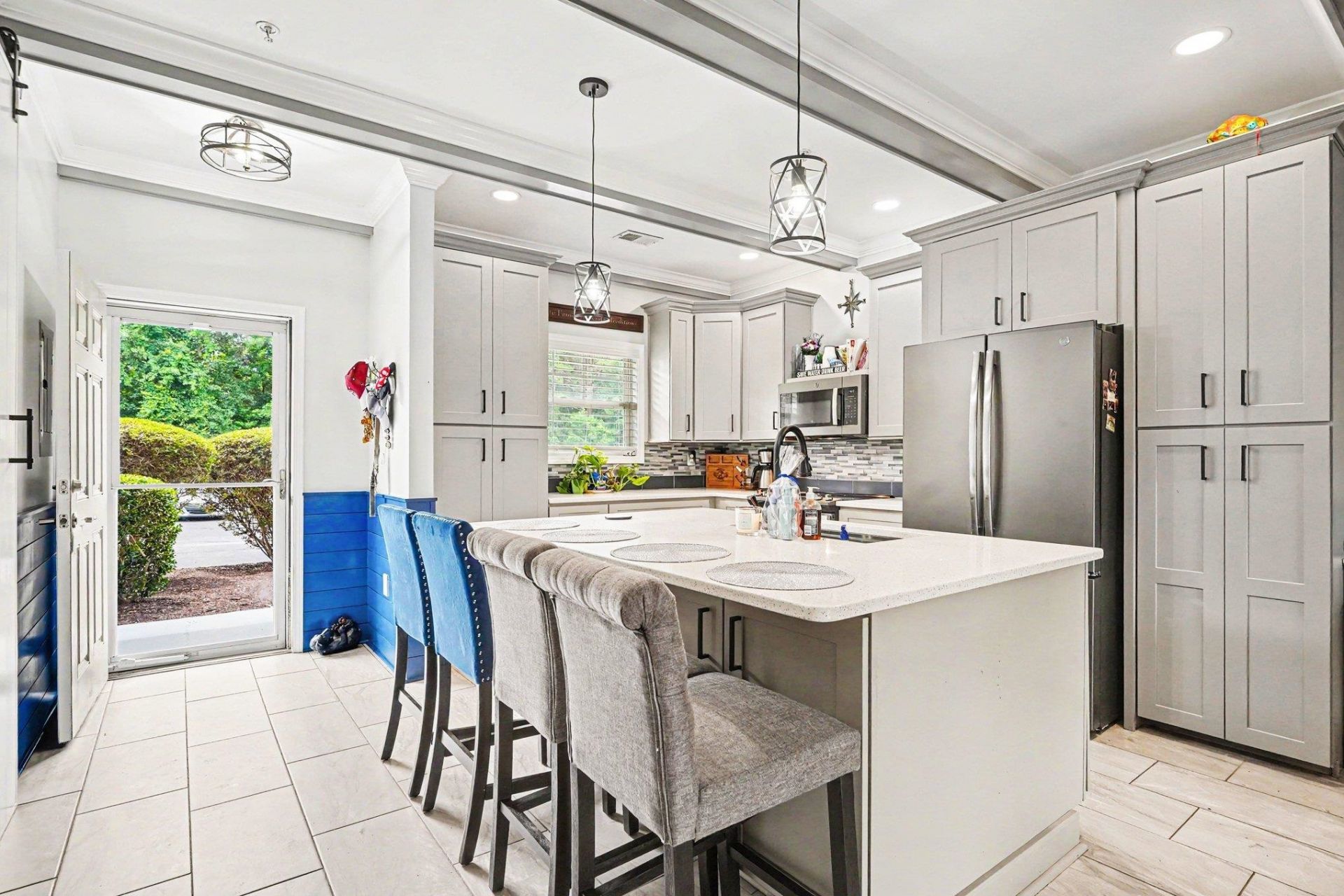 604 Heathrow Dr.  Photo 11