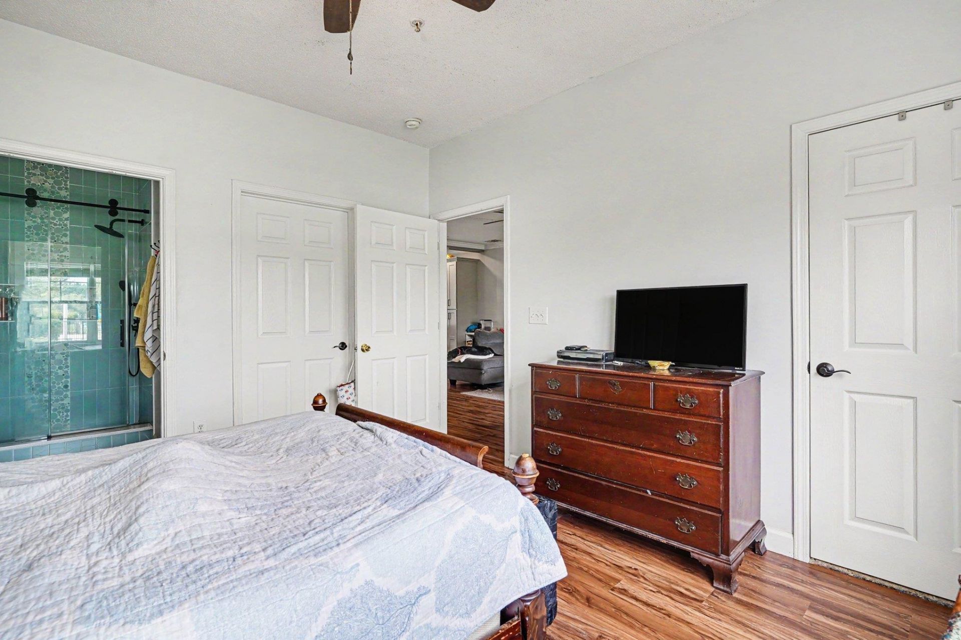 604 Heathrow Dr.  Photo 14