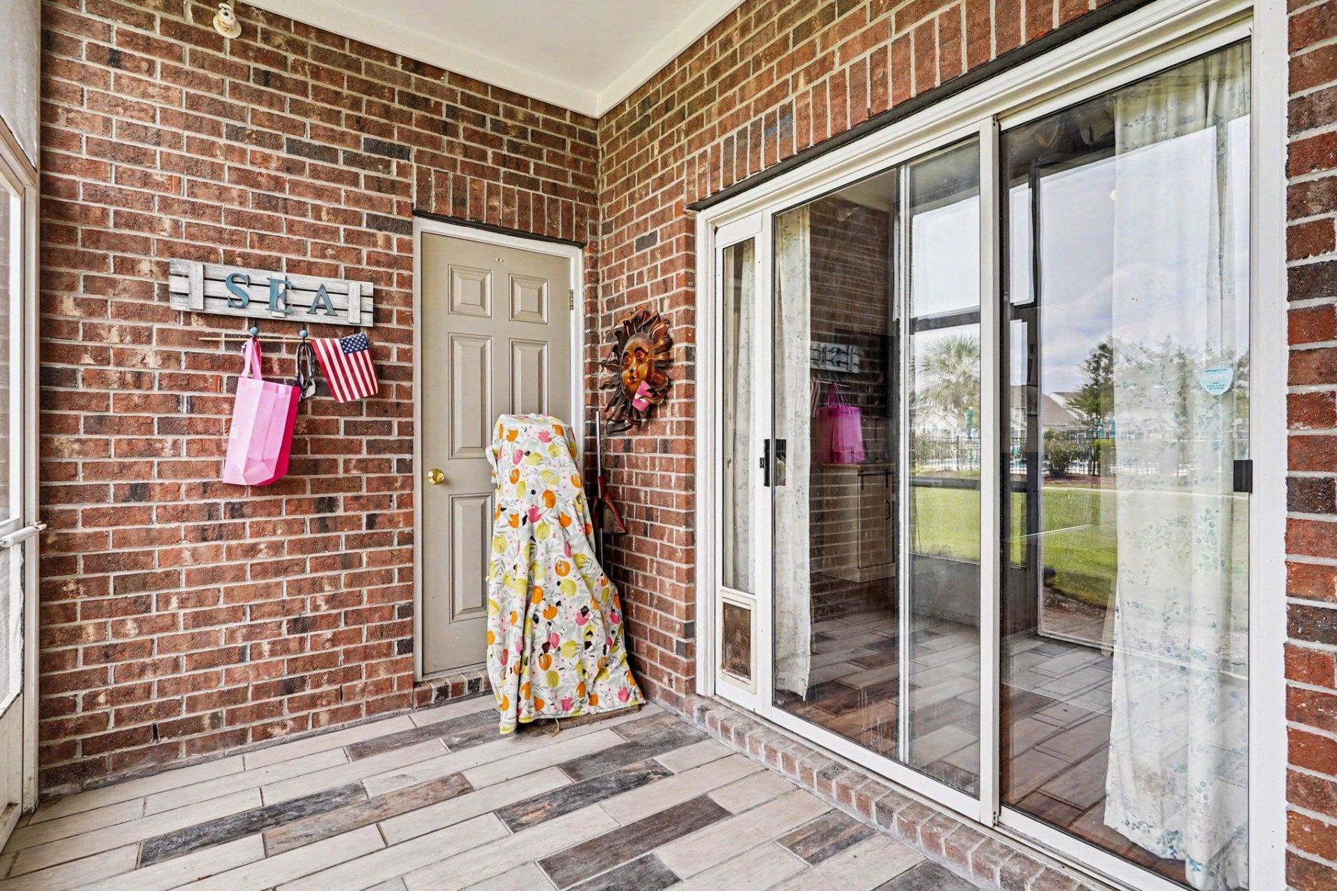604 Heathrow Dr.  Photo 23