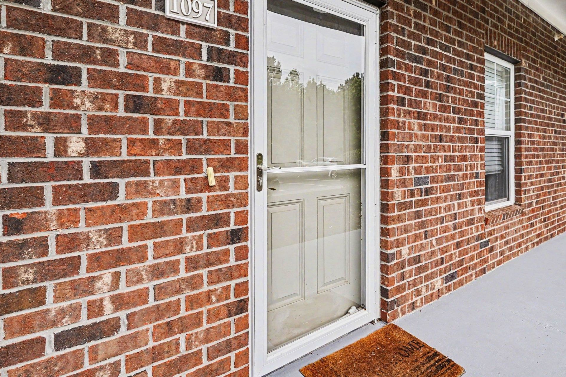 604 Heathrow Dr.  Photo 5