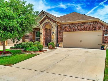 5648 Salt Springs Drive, Fort Worth, TX 76179
