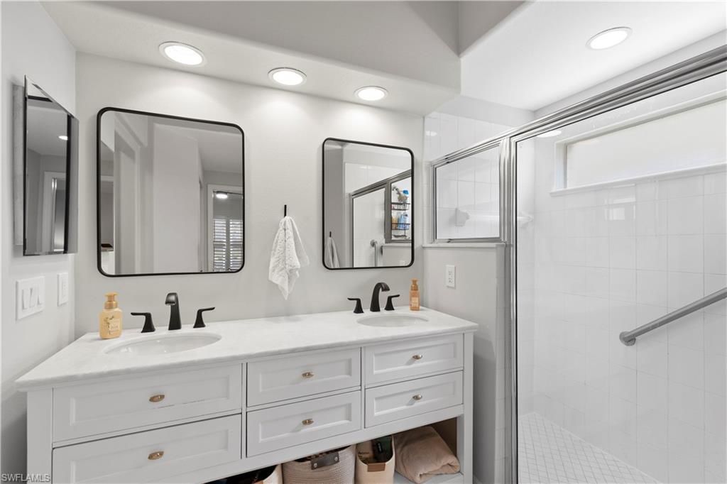 8330 Ibis Cove Cir, Unit B242, Naples, FL 34119 Photo