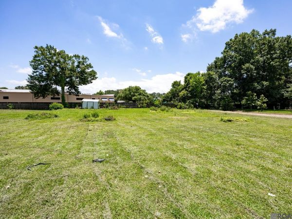 5633 Houston Dr, Baton Rouge, LA 70809